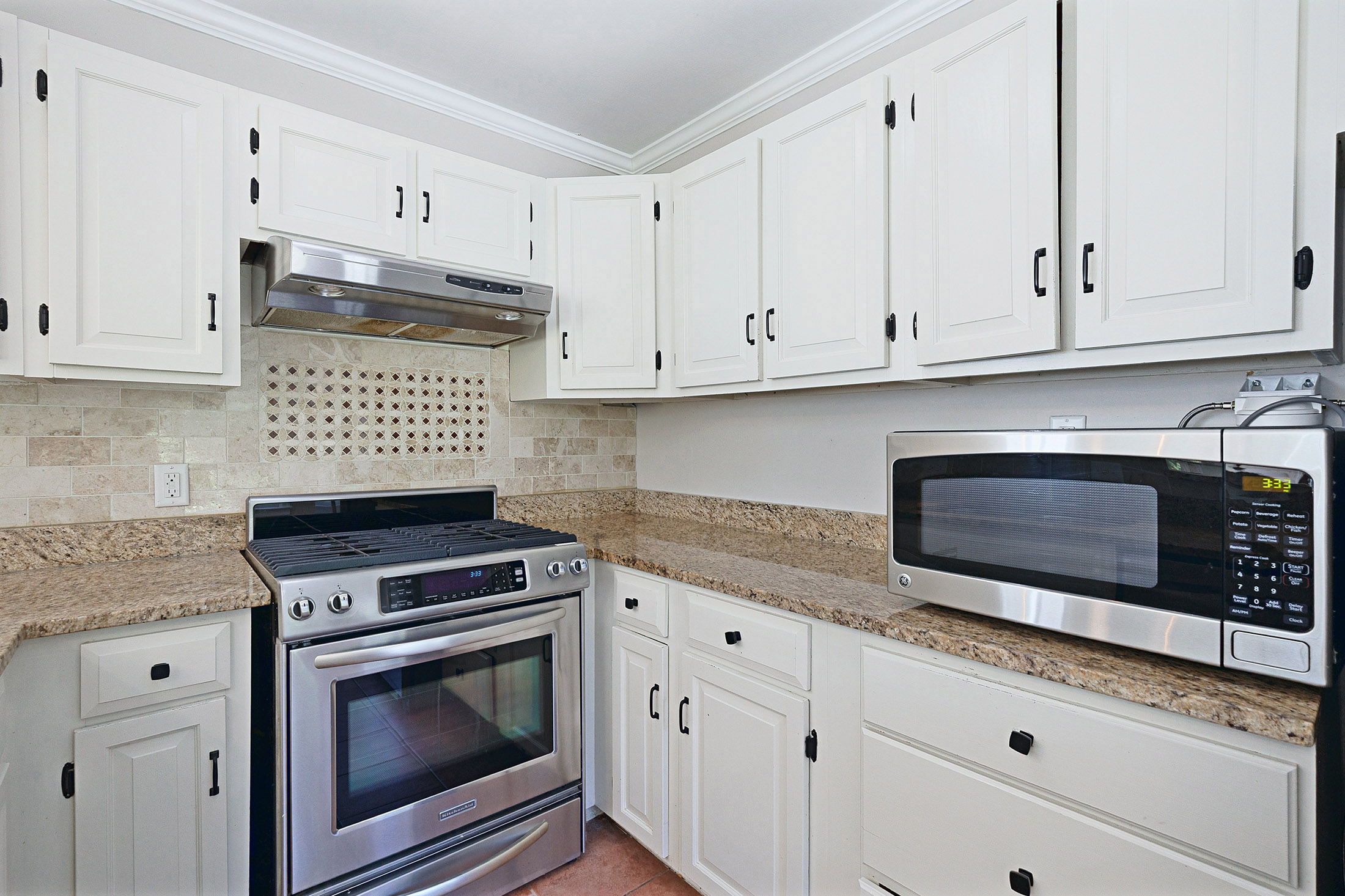  Home Presents an Opportunity in One of the Area’s Most Desirable Communities - 物件實景