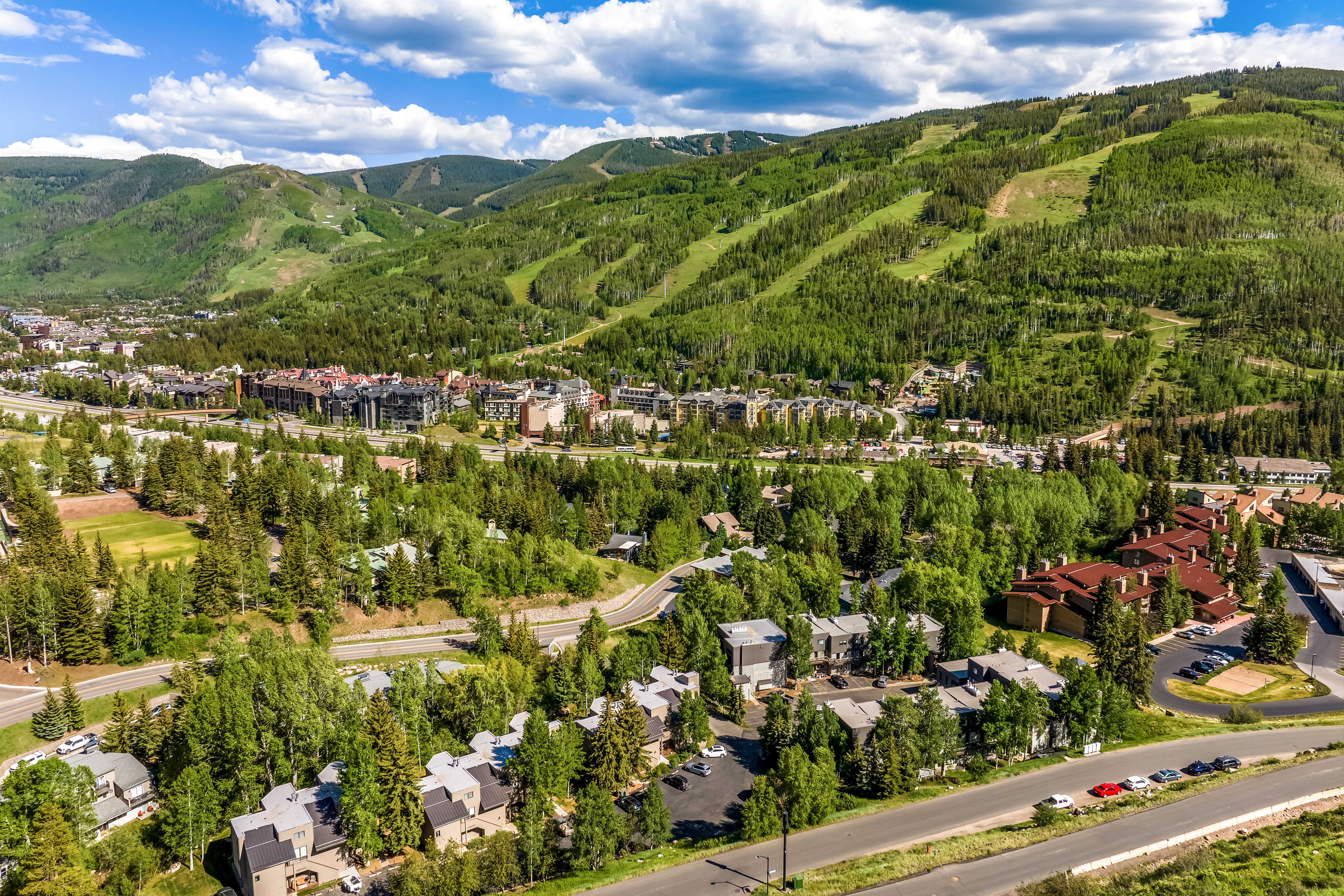  Unique Vail Residence with Creekside Calm & Winter Ski Slope Views - 物件實景