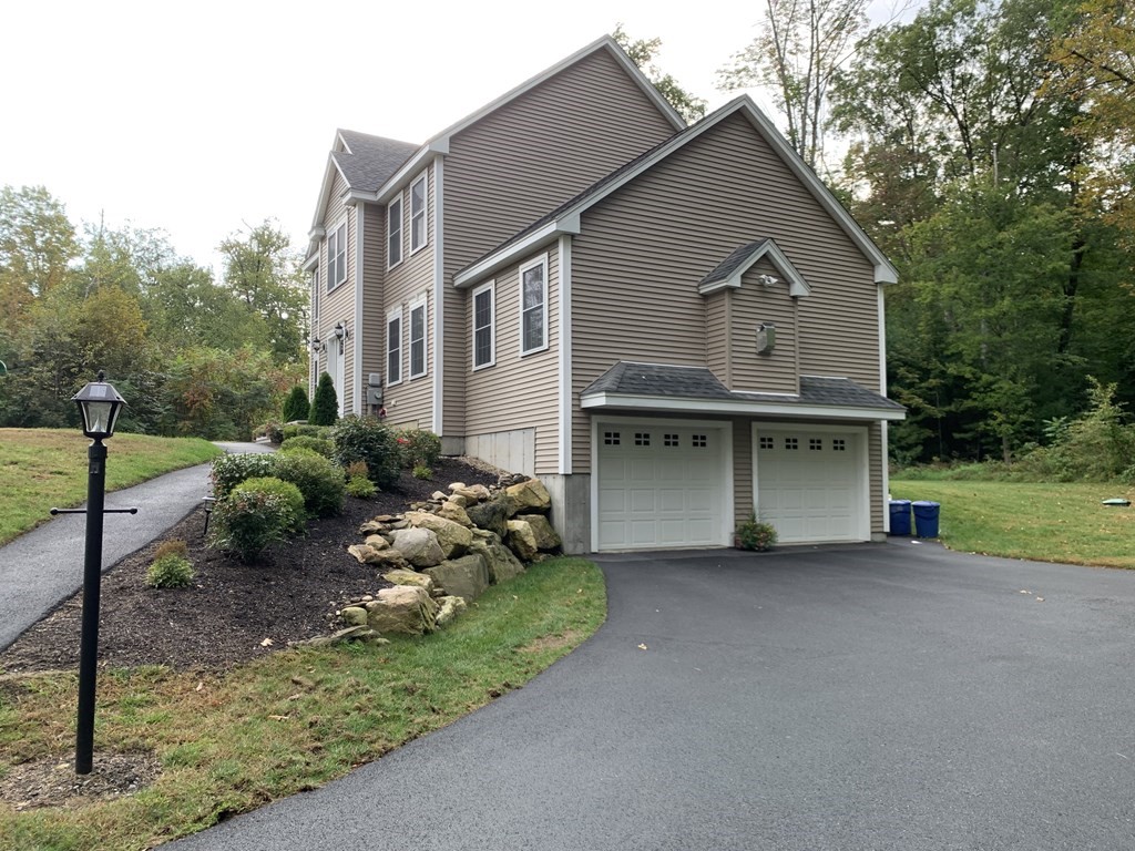 Derry, New Hampshire, 03038, United States, 4 Bedrooms Bedrooms, ,3 BathroomsBathrooms,Residential,For Sale,1942681