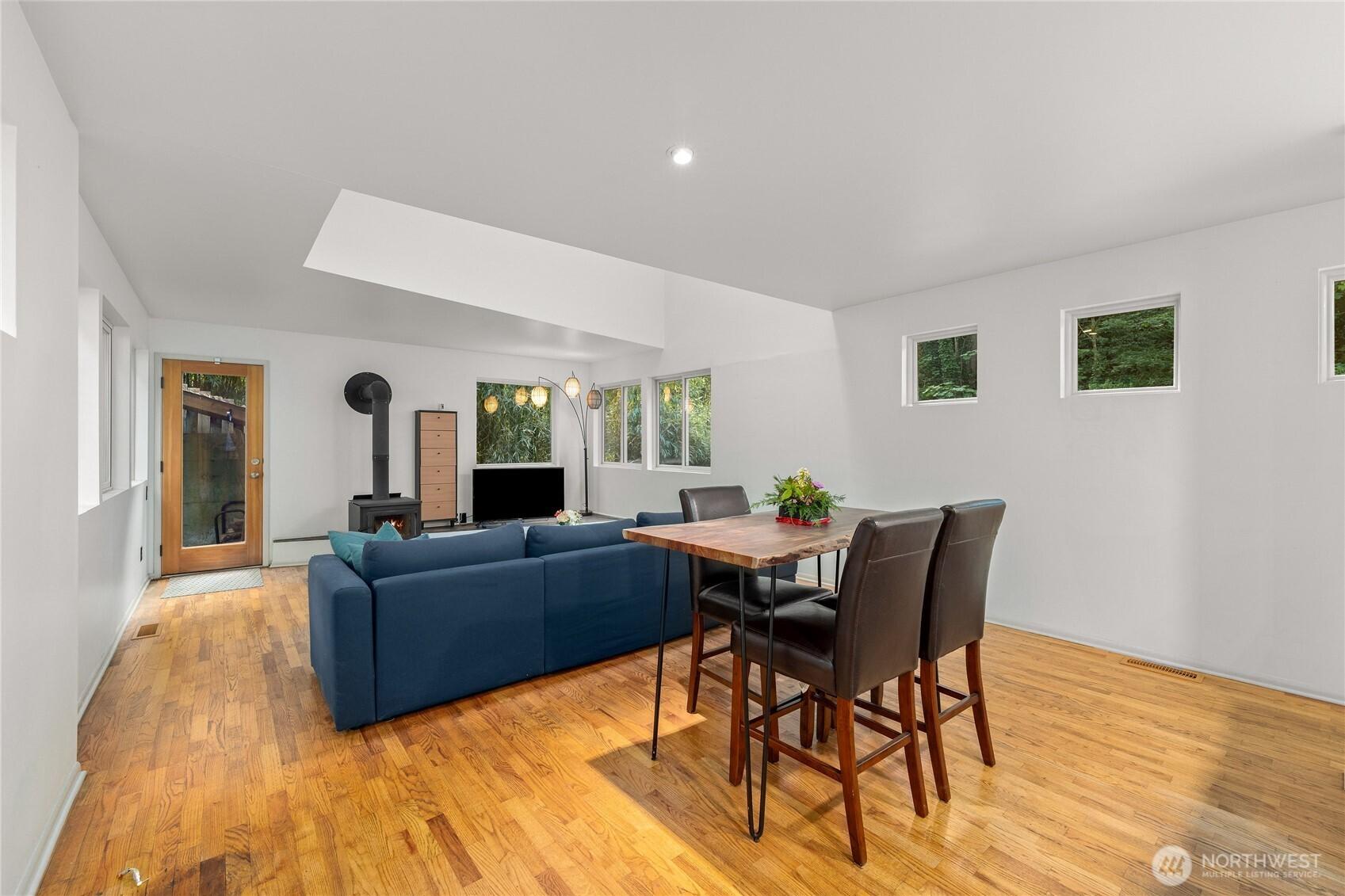 SEATTLE, Washington, 98146, United States, 2 Bedrooms Bedrooms, ,2 BathroomsBathrooms,Residential,For Sale,1873877