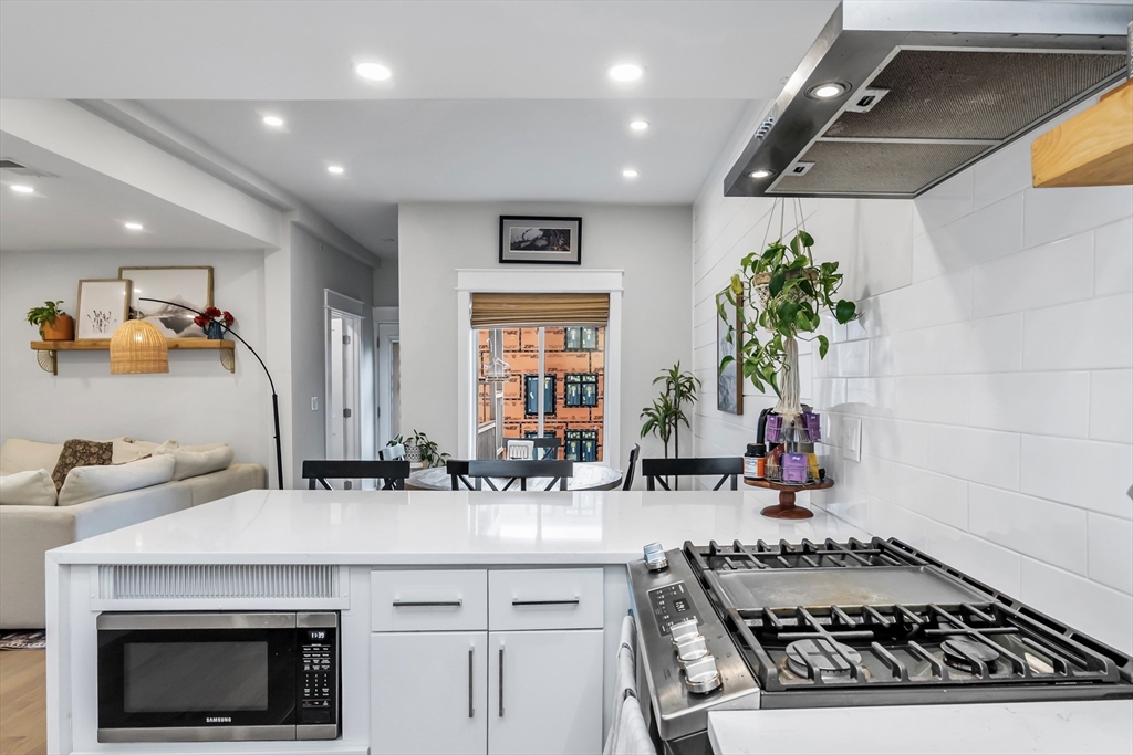 Boston, Massachusetts, 02128, United States, 2 Bedrooms Bedrooms, ,2 BathroomsBathrooms,Residential,For Sale,2008119