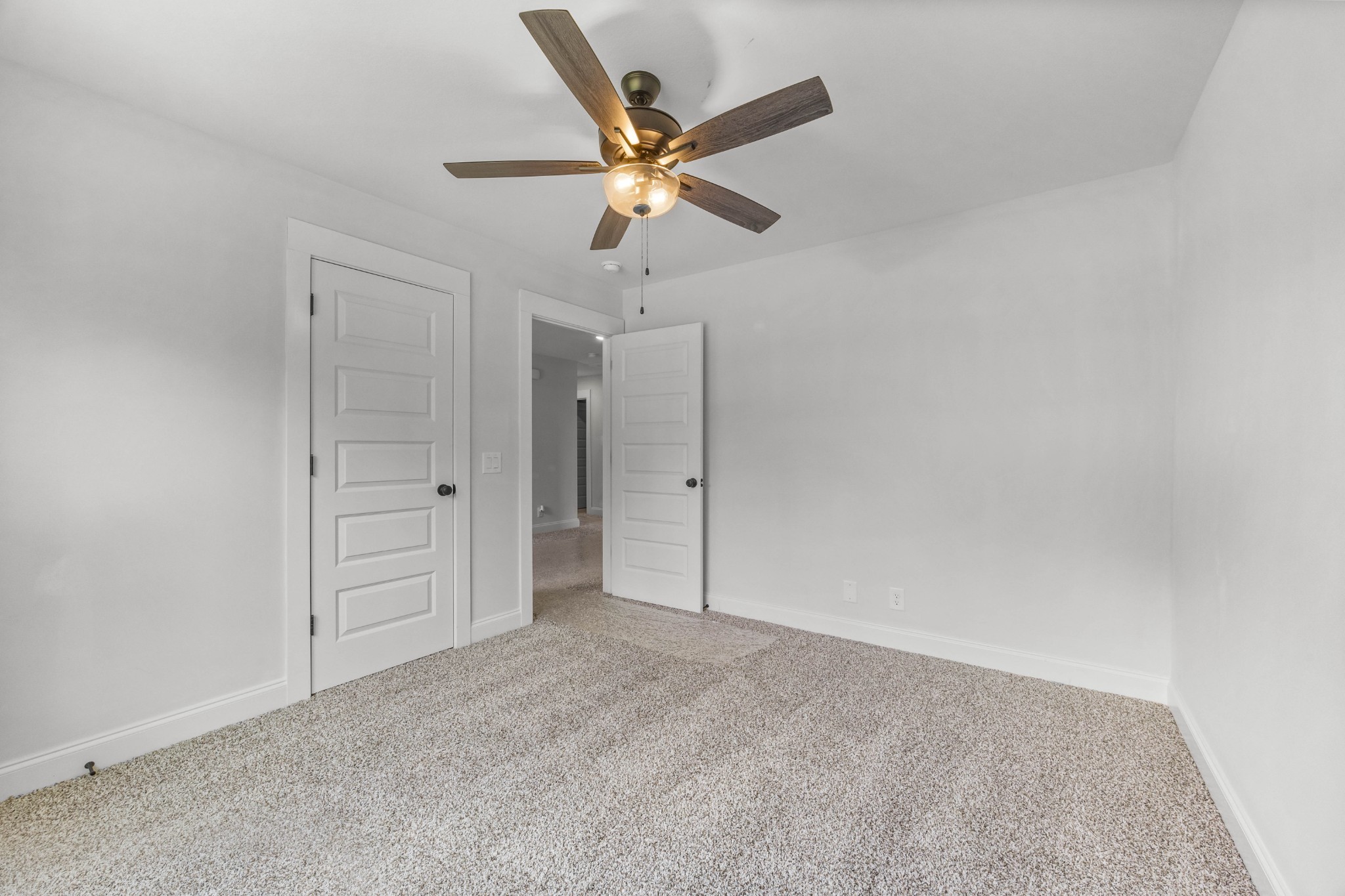 Clarksville, Tennessee, 37040, United States, 4 Bedrooms Bedrooms, ,3 BathroomsBathrooms,Residential,For Sale,1979946