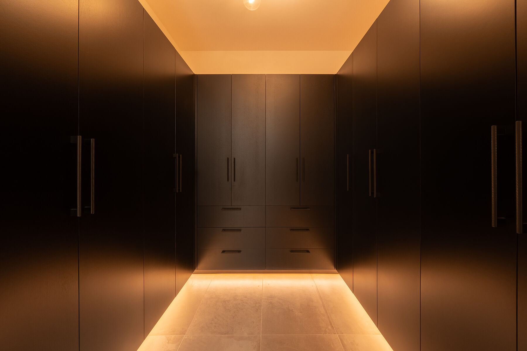  Luxury on the Abbott Corridor - 物件實景