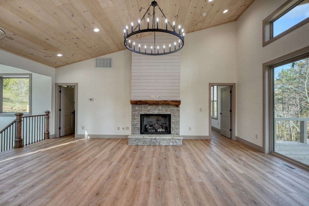 Hayesville, North Carolina, 28904, United States, 3 Bedrooms Bedrooms, ,4 BathroomsBathrooms,Residential,For Sale,1839913