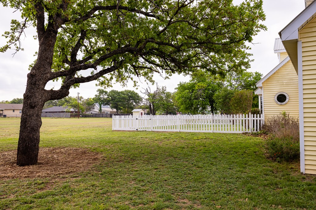 Fredericksburg, Texas, 78624, United States, 3 Bedrooms Bedrooms, ,2 BathroomsBathrooms,Residential,For Sale,1977273