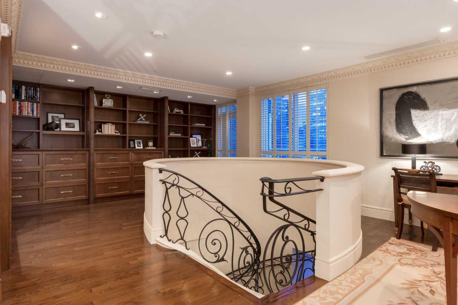 CALGARY, Alberta, T2P 5J9, CA, 2 Bedrooms Bedrooms, ,6 BathroomsBathrooms,Residential,For Sale,1987671