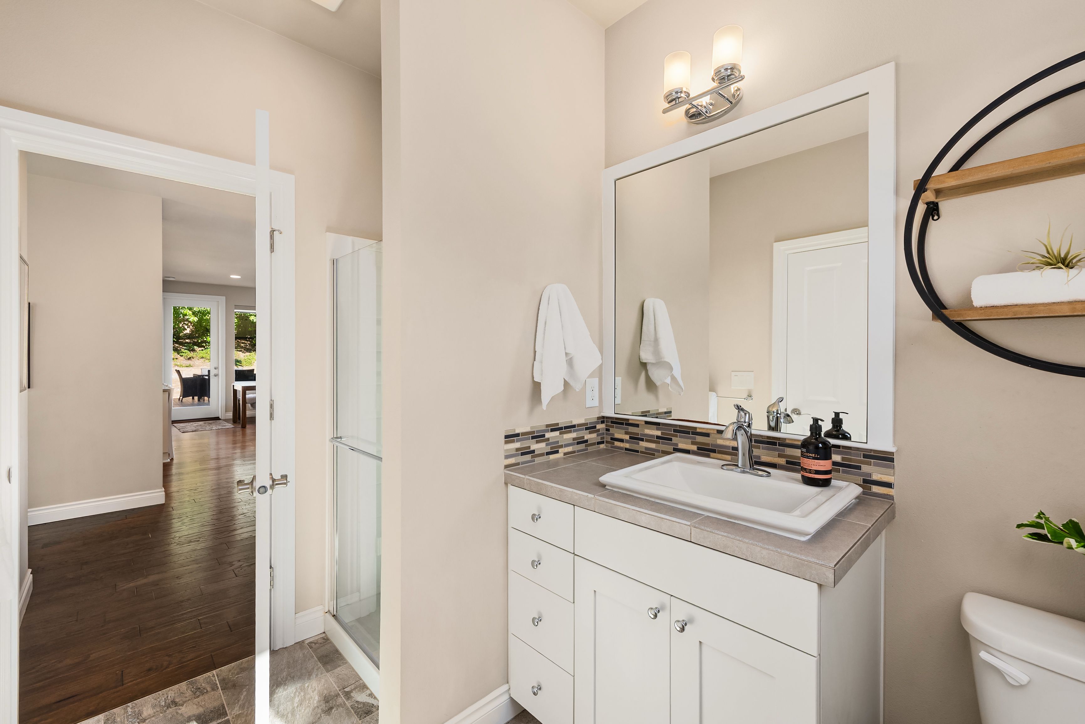  396 Ashbury Court Northwest, Bainbridge Island, WA 98110 - 物件實景