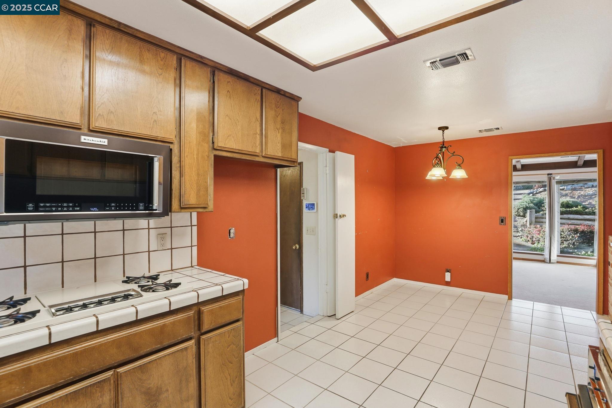 El Dorado Hills, California, 95762, United States, 4 Bedrooms Bedrooms, ,3 BathroomsBathrooms,Residential,For Sale,1988209