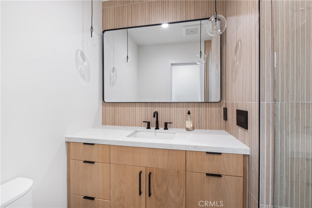 Newport Beach, California, 92663, United States, 5 Bedrooms Bedrooms, ,6 BathroomsBathrooms,Residential,For Sale,1993408