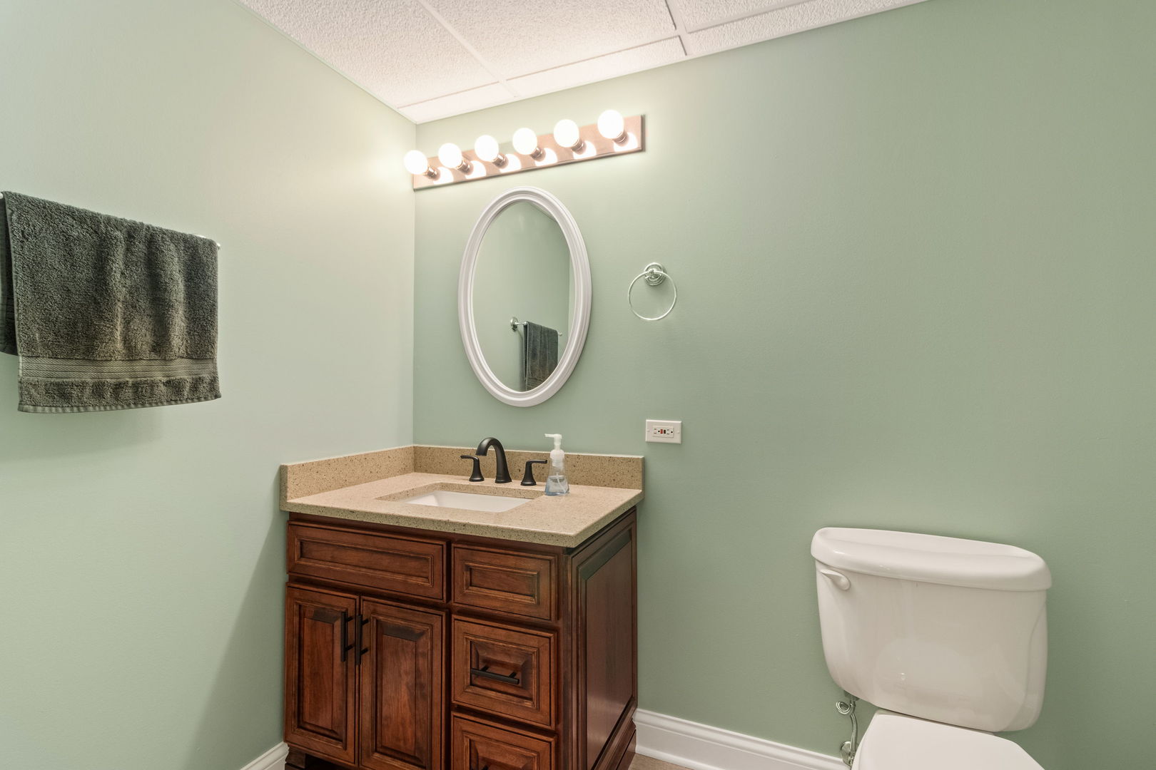 Shorewood, Illinois, 60404, United States, 4 Bedrooms Bedrooms, ,4 BathroomsBathrooms,Residential,For Sale,1971315