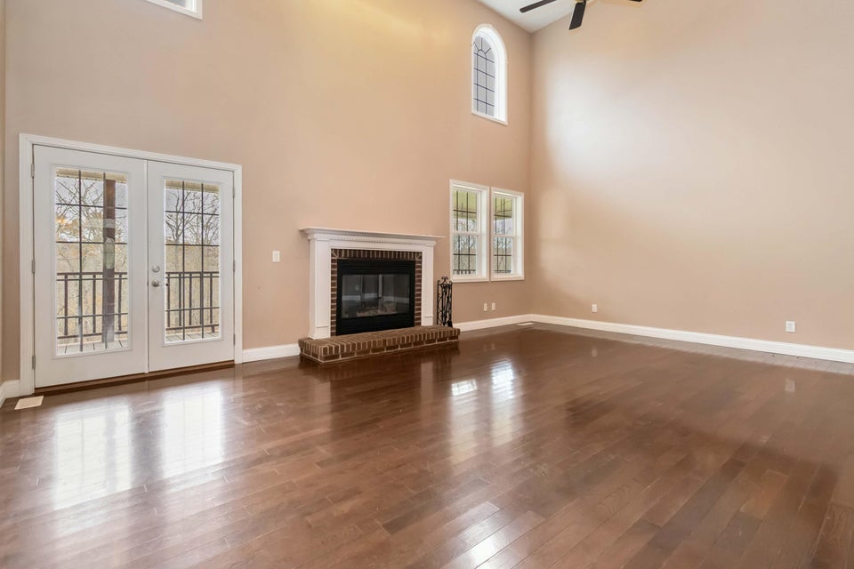 Dunnville, Kentucky, 42528, United States, 6 Bedrooms Bedrooms, ,5 BathroomsBathrooms,Residential,For Sale,1998018