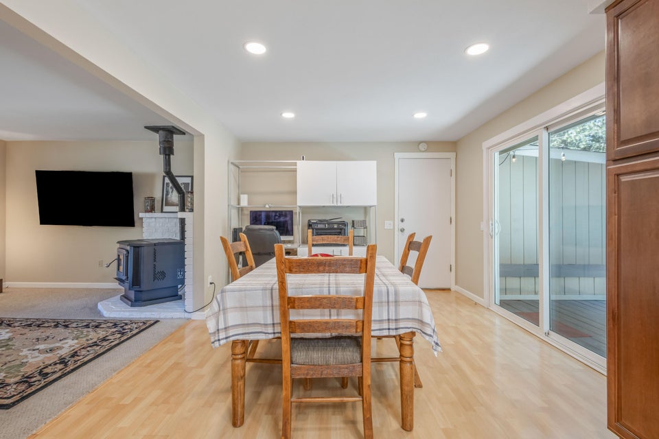 Bend, Oregon, 97702, United States, 3 Bedrooms Bedrooms, ,2 BathroomsBathrooms,Residential,For Sale,1891060