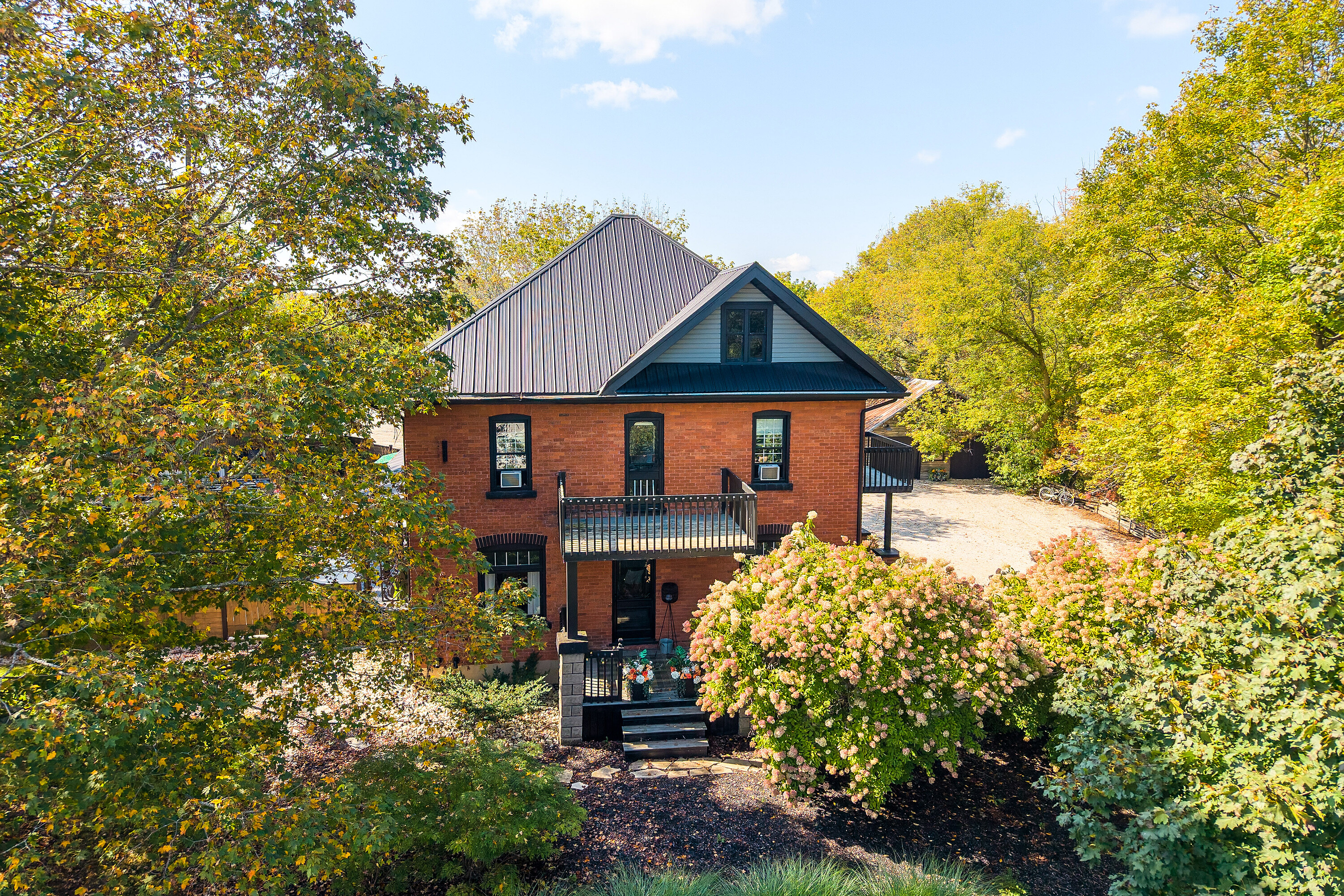  Charming Century Home - 物件實景