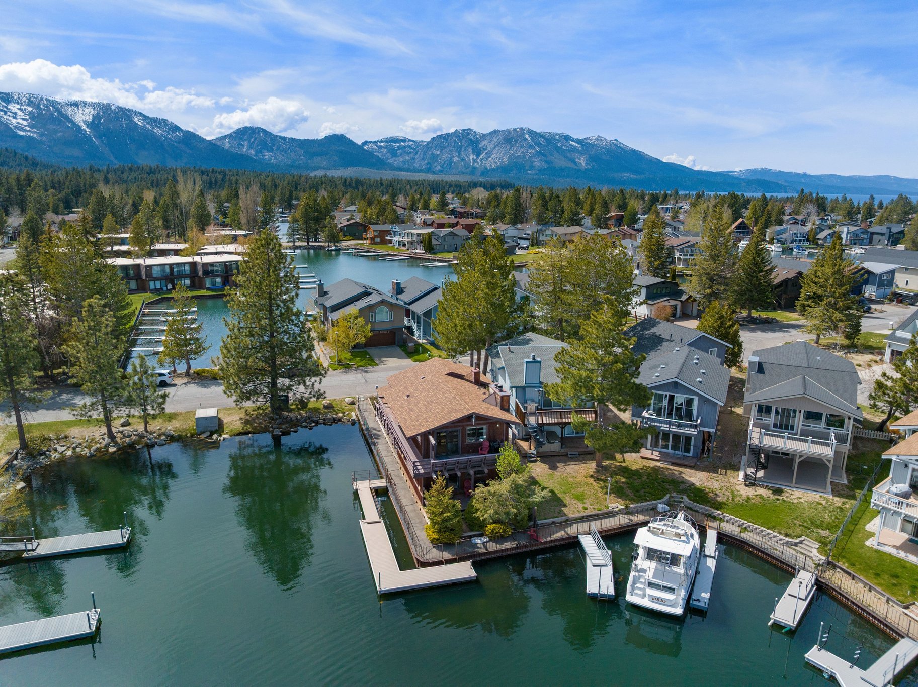  Tahoe Keys Charmer with Stunning Views - 物件實景