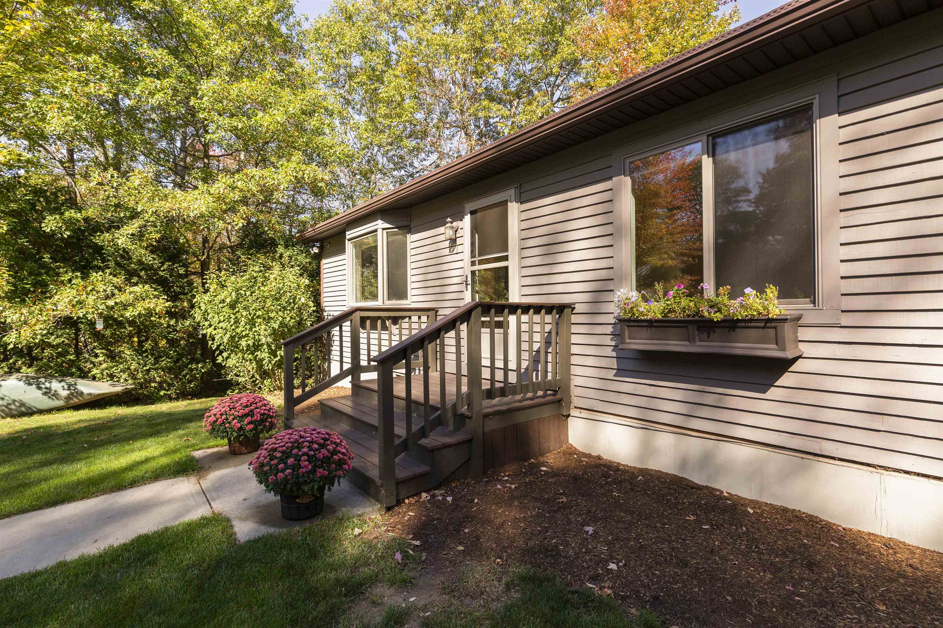 Lebanon, New Hampshire, 03755, United States, 3 Bedrooms Bedrooms, ,2 BathroomsBathrooms,Residential,For Sale,1962612