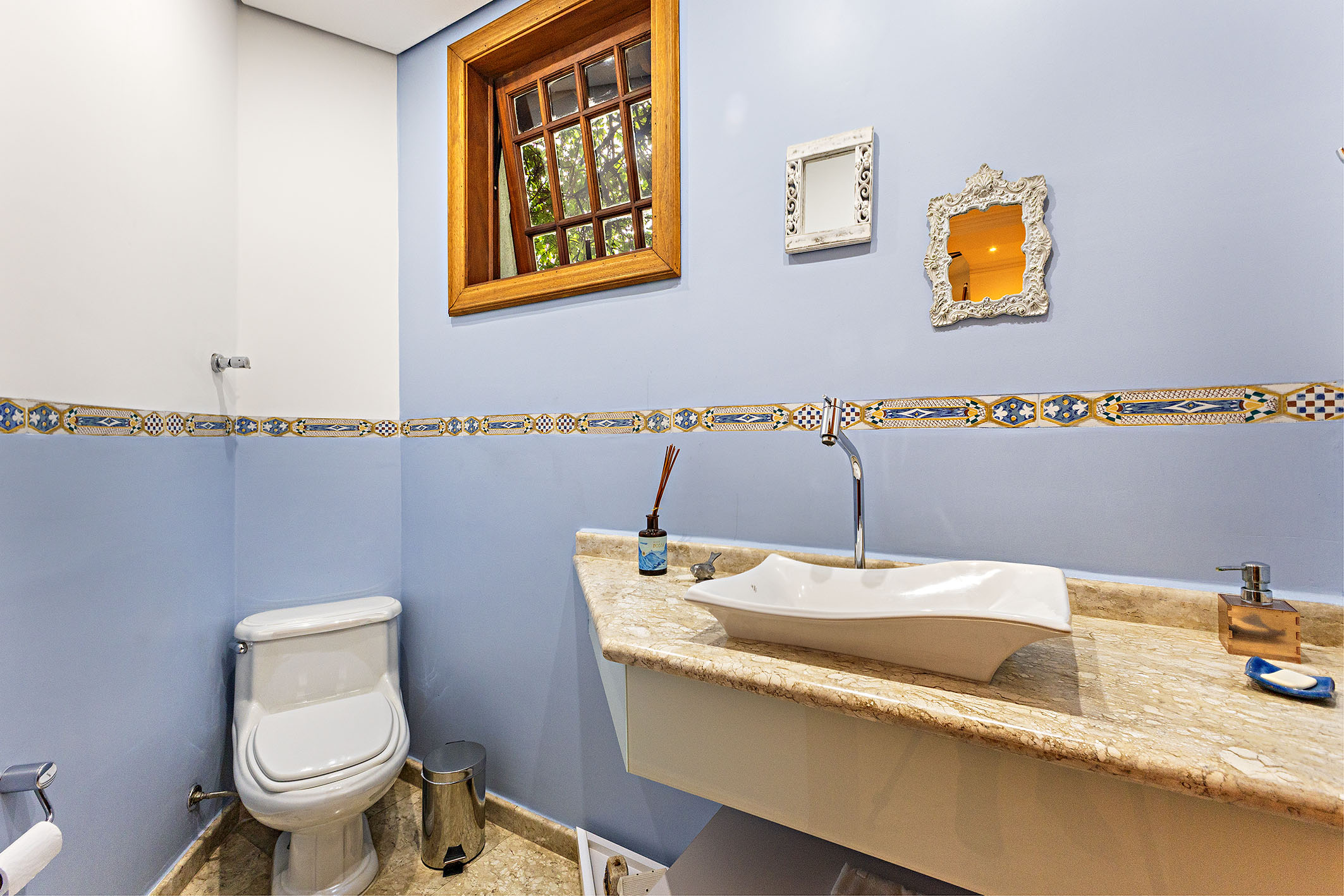  Exclusive residence in a distinctive gated community with five suites - 物件實景