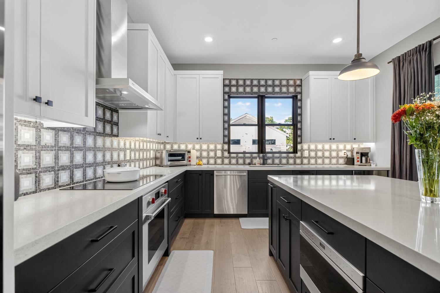 Sacramento, California, 95816, United States, 3 Bedrooms Bedrooms, ,5 BathroomsBathrooms,Residential,For Sale,1978117