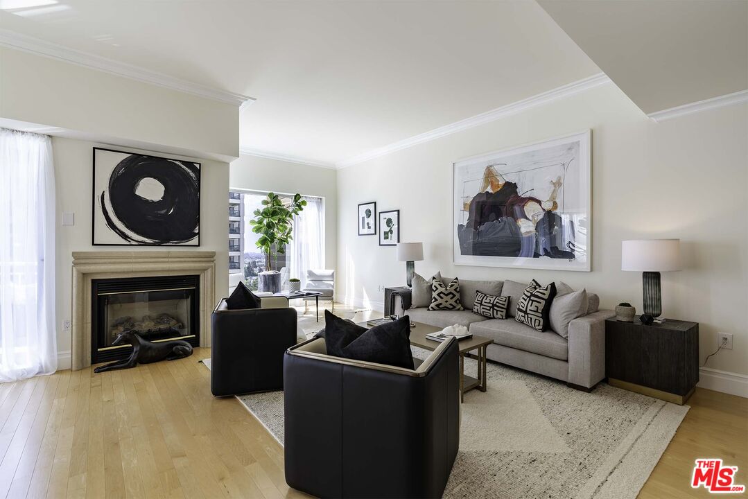Los Angeles, California, 90024, United States, 2 Bedrooms Bedrooms, ,3 BathroomsBathrooms,Residential,For Sale,1840834