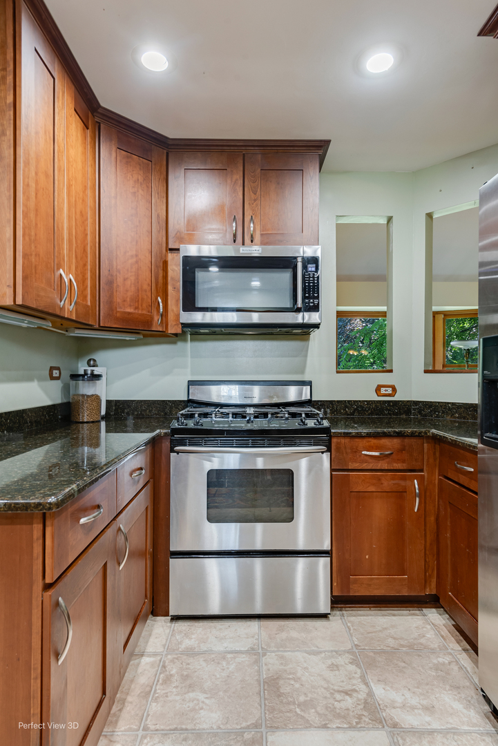Libertyville, Illinois, 60048, United States, 3 Bedrooms Bedrooms, ,2 BathroomsBathrooms,Residential,For Sale,1899711
