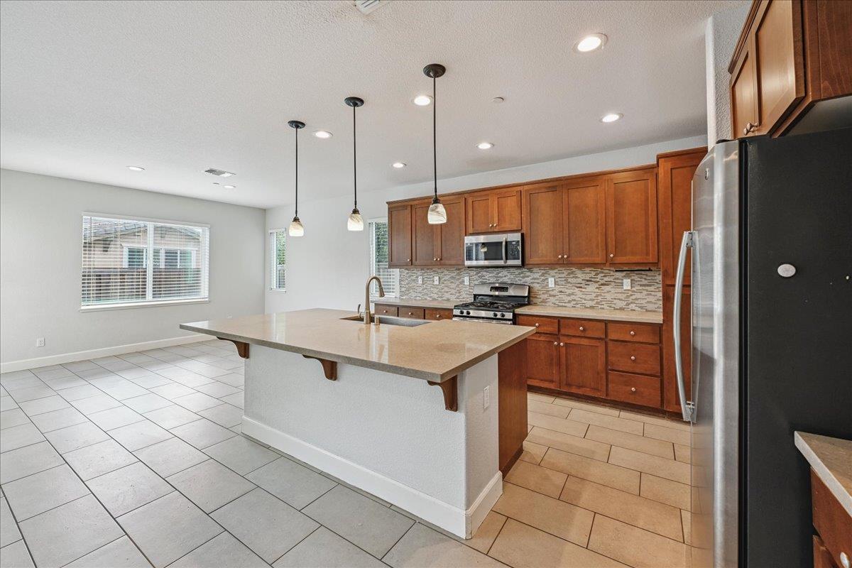 Folsom, California, 95630, United States, 4 Bedrooms Bedrooms, ,3 BathroomsBathrooms,Residential,For Sale,1948899