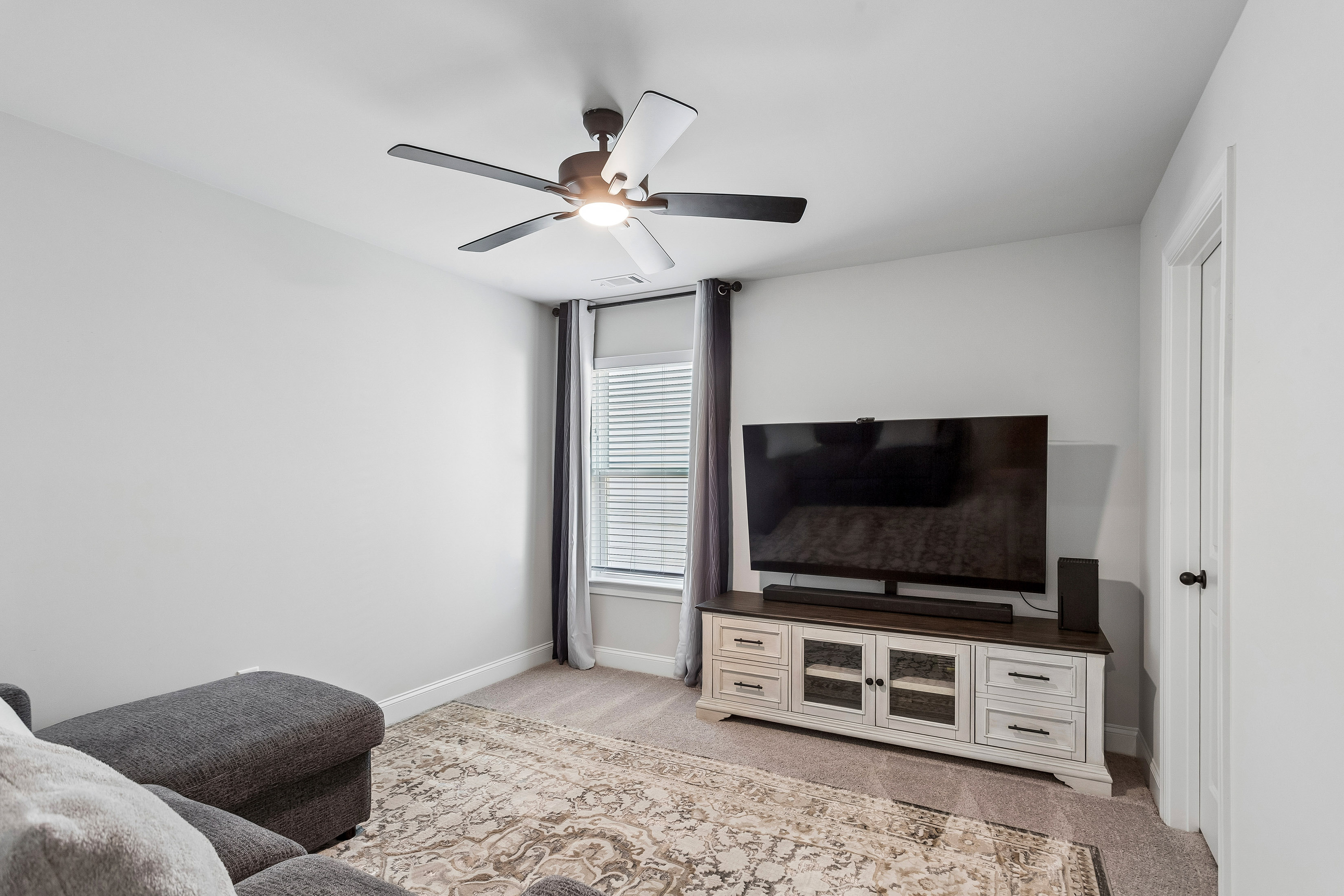  Stunning Home on Desirable Corner Lot in Beautiful New Gated Community - 物件實景