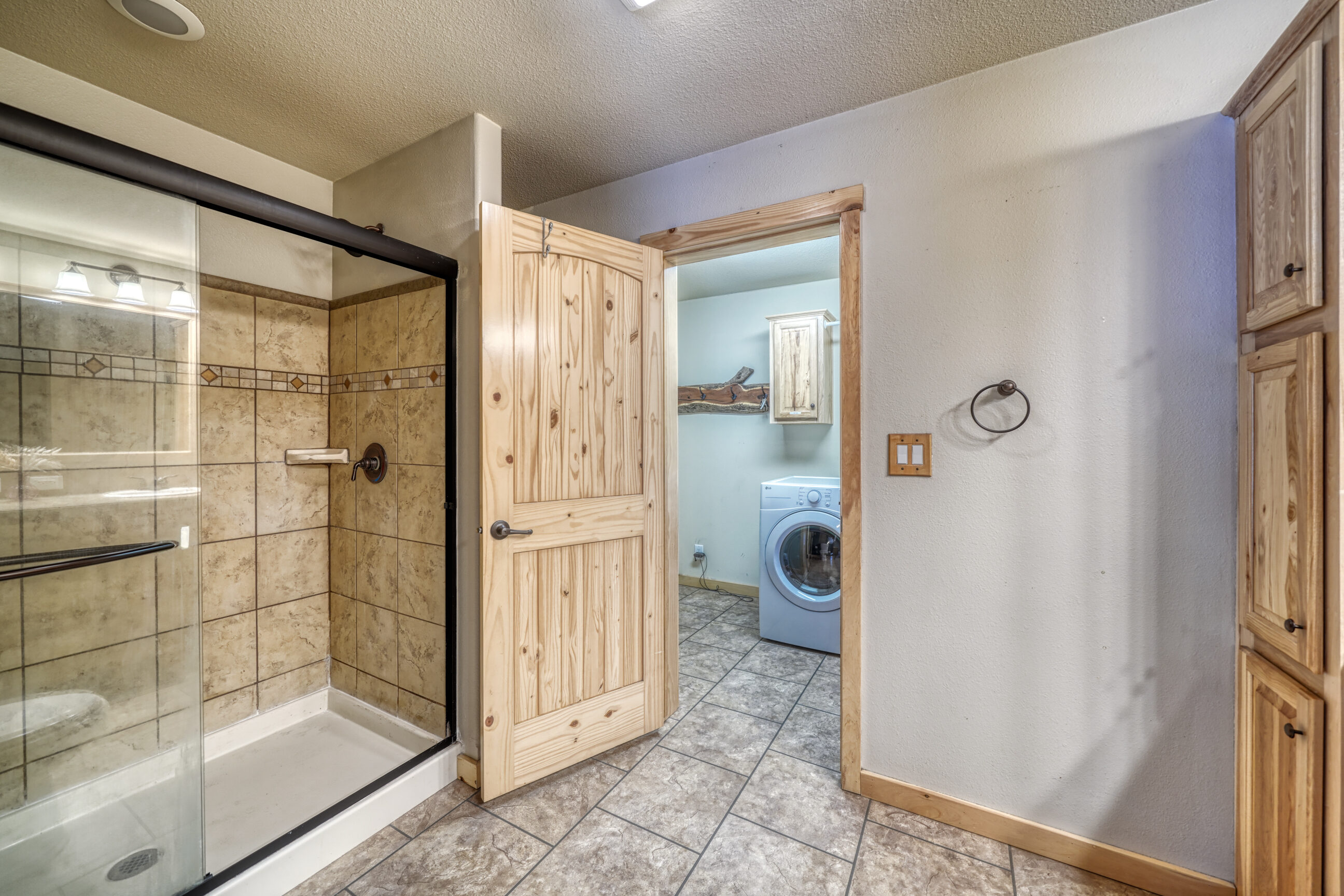 Woodland Park, Colorado, 80863, United States, 3 Bedrooms Bedrooms, ,2 BathroomsBathrooms,Residential,For Sale,1891274
