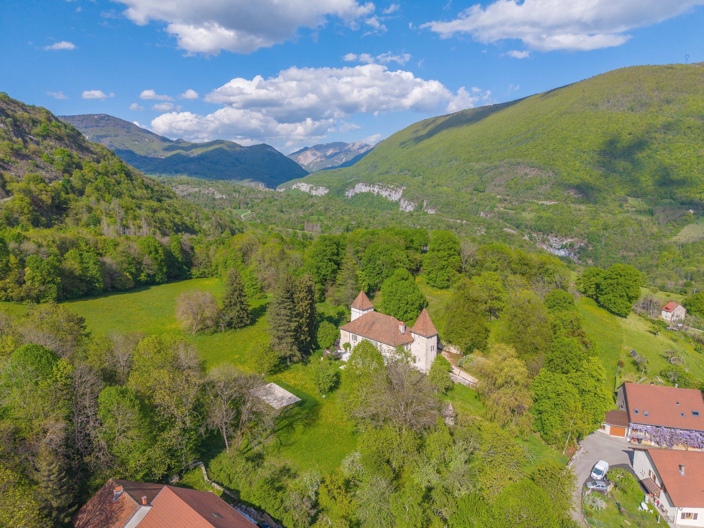  Château de Montanges – Historic 12th-Century Cistercian Priory - 物件實景