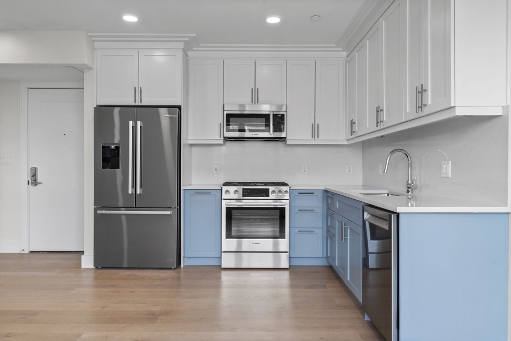 Boston, Massachusetts, 02128, United States, 2 Bedrooms Bedrooms, ,2 BathroomsBathrooms,Residential,For Sale,1929119
