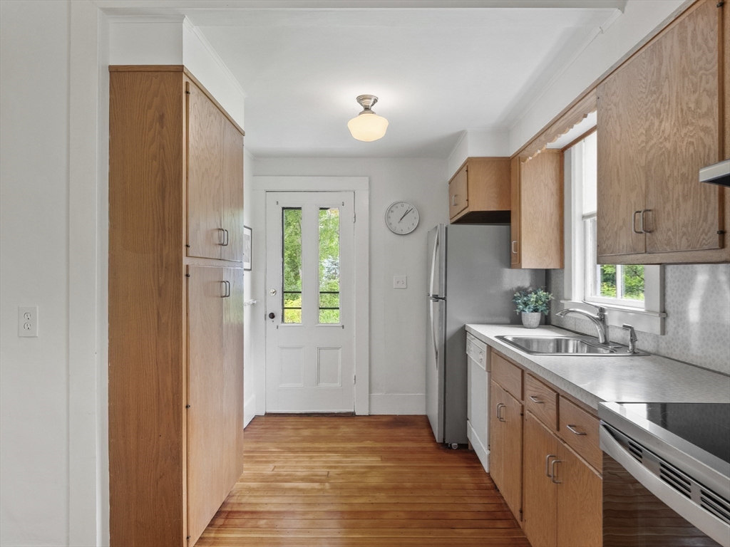 Concord, Massachusetts, 01742, United States, 3 Bedrooms Bedrooms, ,1 BathroomBathrooms,Residential,For Sale,1896713