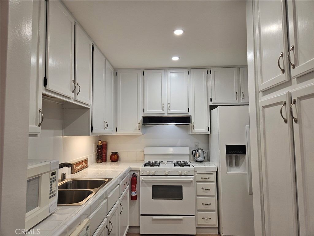 Simi Valley, California, 93063, United States, 2 Bedrooms Bedrooms, ,2 BathroomsBathrooms,Residential,For Sale,2001634