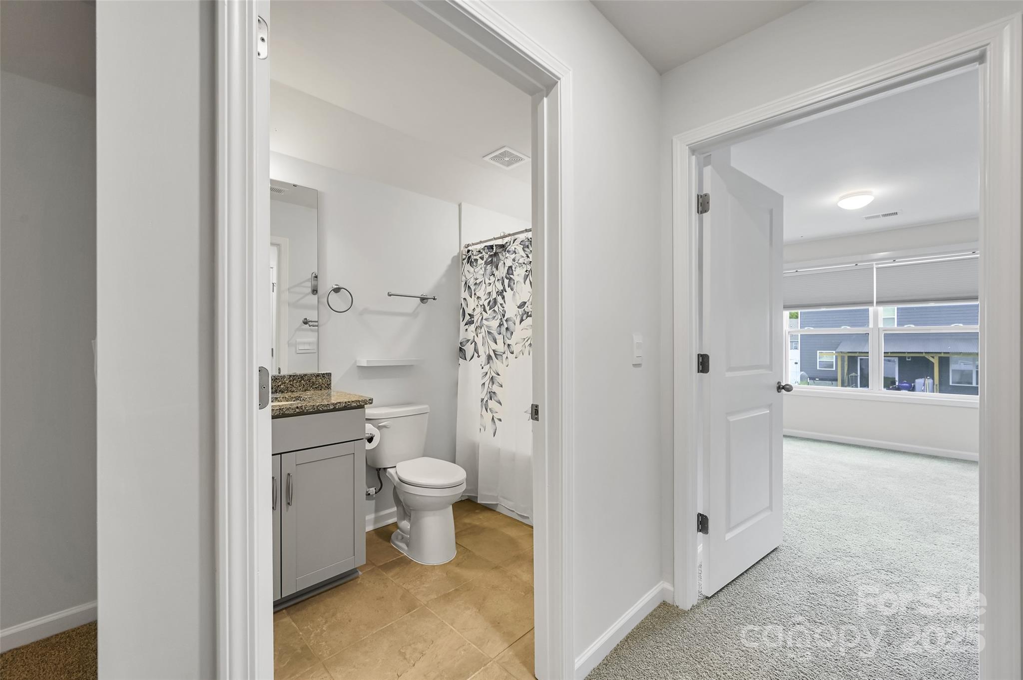 Hendersonville, North Carolina, 28792, United States, 3 Bedrooms Bedrooms, ,3 BathroomsBathrooms,Residential,For Sale,1927373