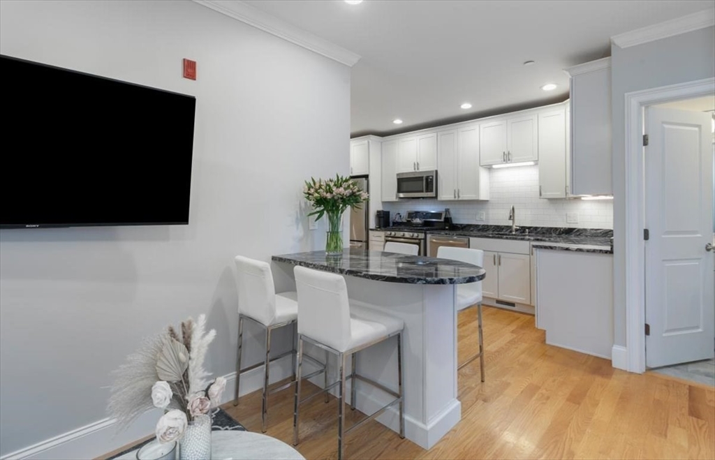 Danvers, Massachusetts, 01923, United States, 2 Bedrooms Bedrooms, ,3 BathroomsBathrooms,Residential,For Sale,1994668