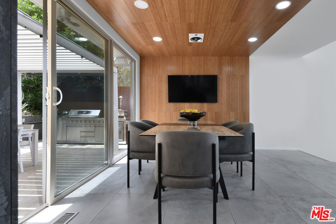 Sherman Oaks, California, 91403, United States, 4 Bedrooms Bedrooms, ,4 BathroomsBathrooms,Residential,For Sale,1794454