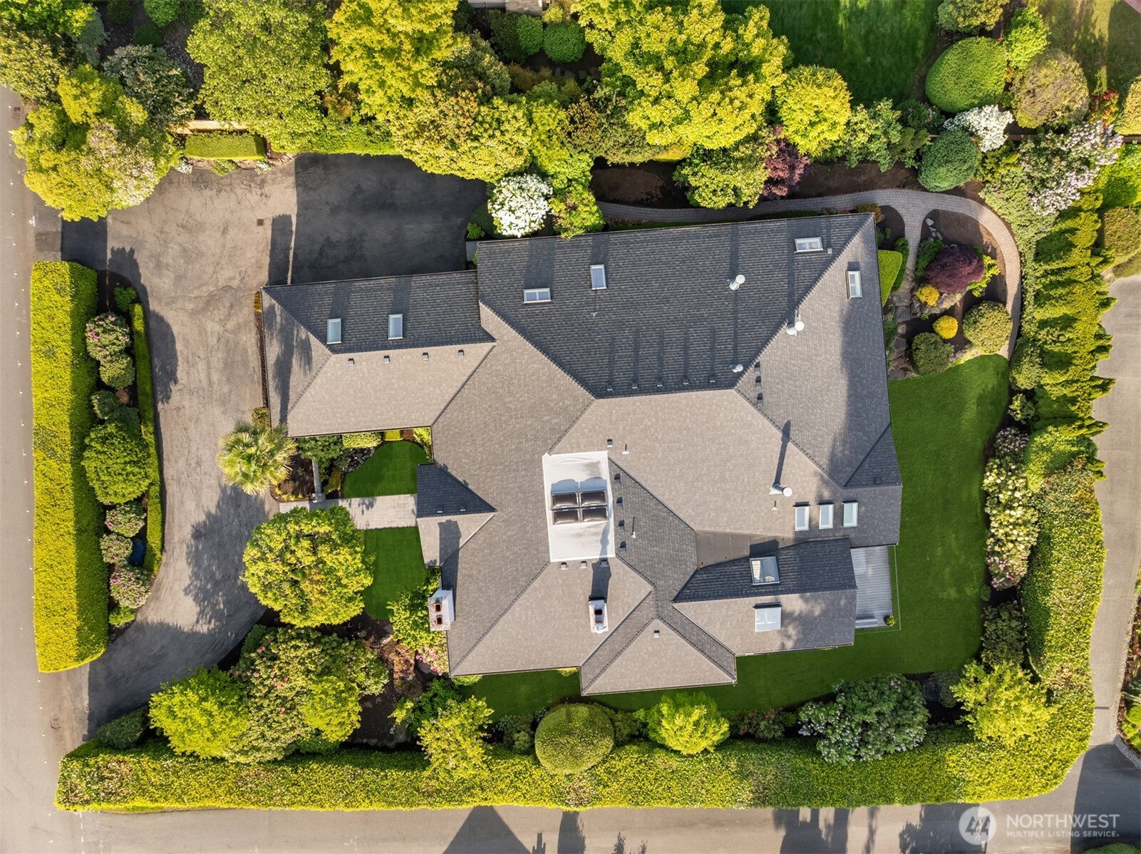 Clyde Hill, Washington, 98004, United States, 4 Bedrooms Bedrooms, ,4 BathroomsBathrooms,Residential,For Sale,1805060