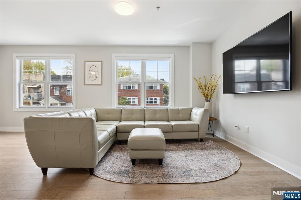 Fort Lee, New Jersey, 07024, United States, 3 Bedrooms Bedrooms, ,3 BathroomsBathrooms,Residential,For Sale,1932356