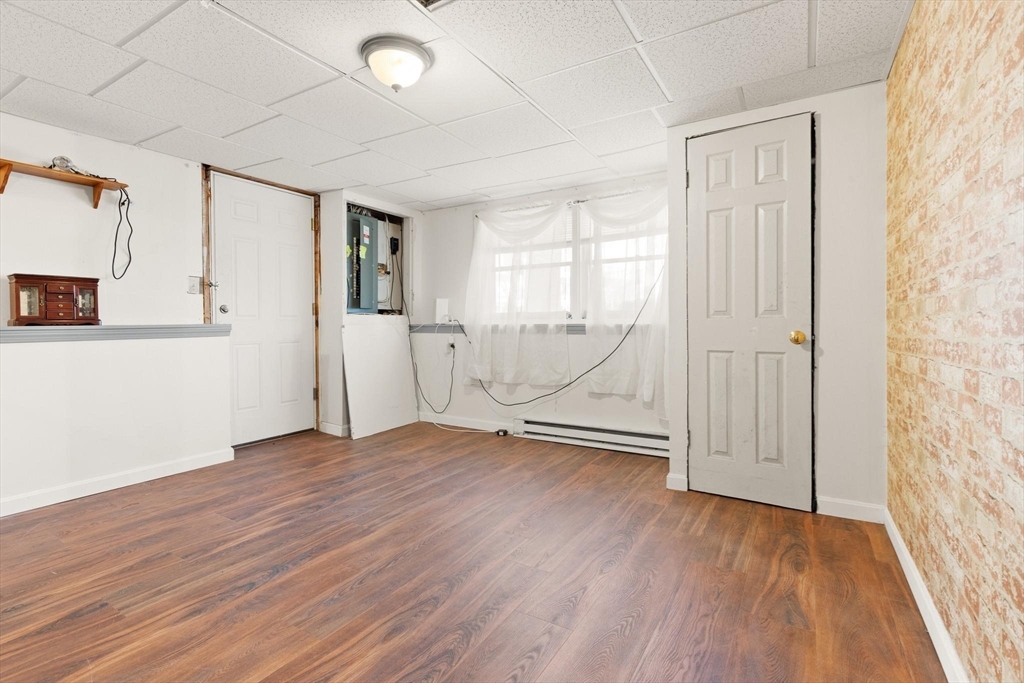 Lynn, Massachusetts, 01902, United States, 4 Bedrooms Bedrooms, ,2 BathroomsBathrooms,Residential,For Sale,2049430