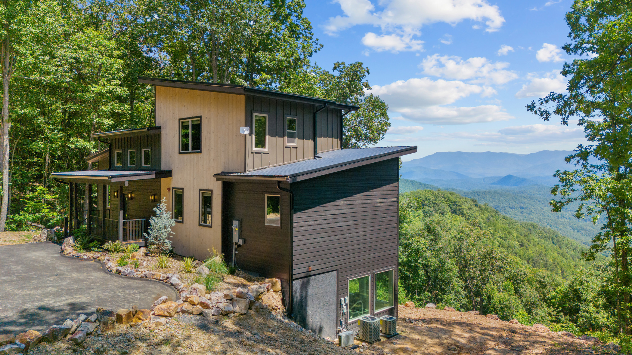 Sevierville, Tennessee, 37862, United States, 5 Bedrooms Bedrooms, ,6 BathroomsBathrooms,Residential,For Sale,1914652