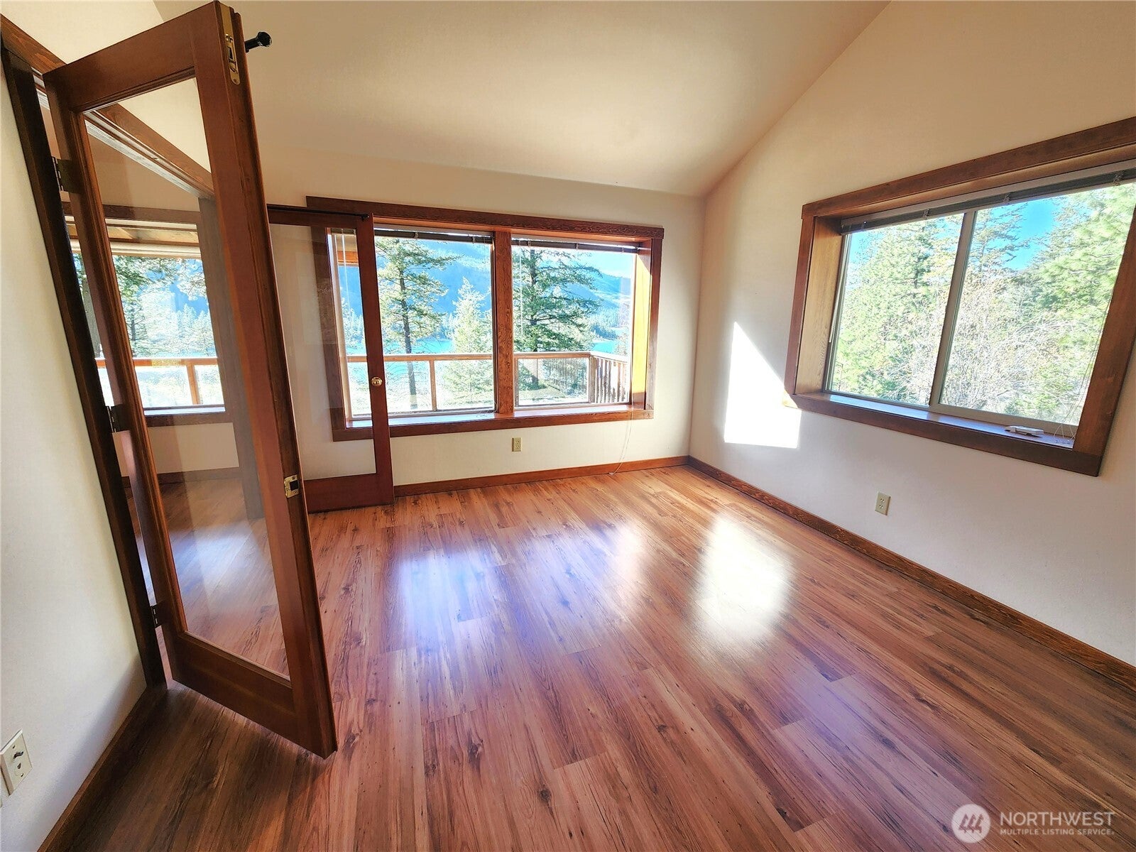 Oroville, Washington, 98844, United States, 2 Bedrooms Bedrooms, ,Residential,For Sale,2001782