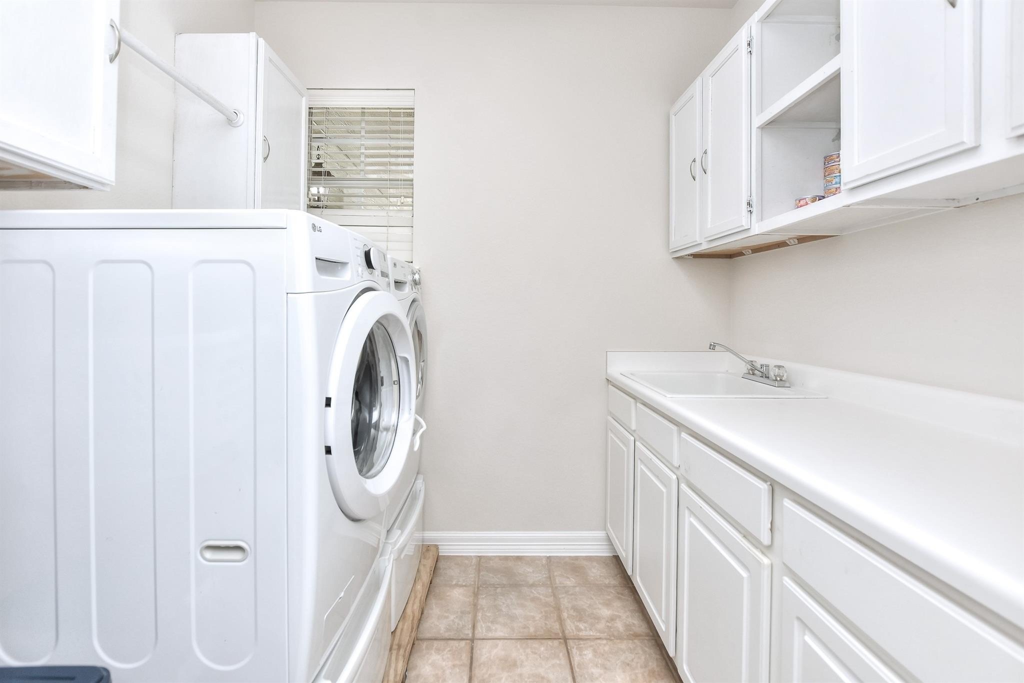 Georgetown, Texas, 78628, United States, 5 Bedrooms Bedrooms, ,4 BathroomsBathrooms,Residential,For Sale,1980780