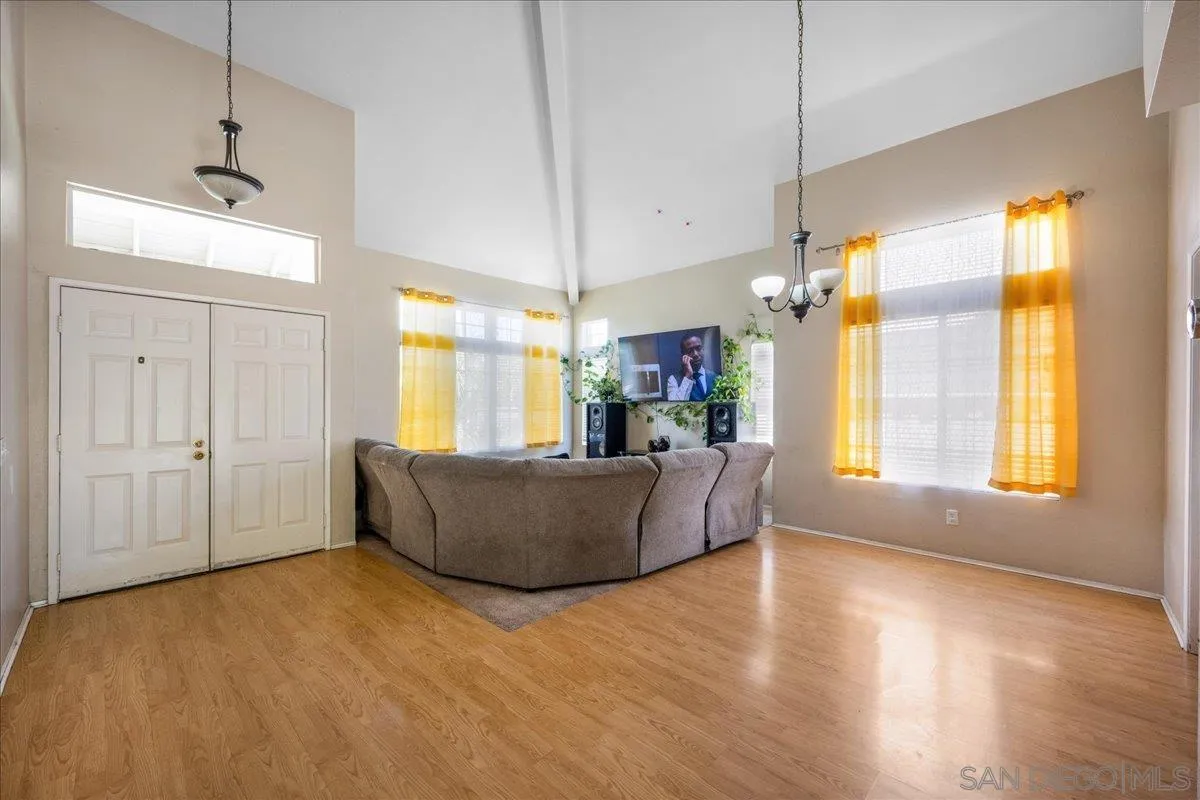 Temecula, California, 92591, United States, 4 Bedrooms Bedrooms, ,3 BathroomsBathrooms,Residential,For Sale,1877414