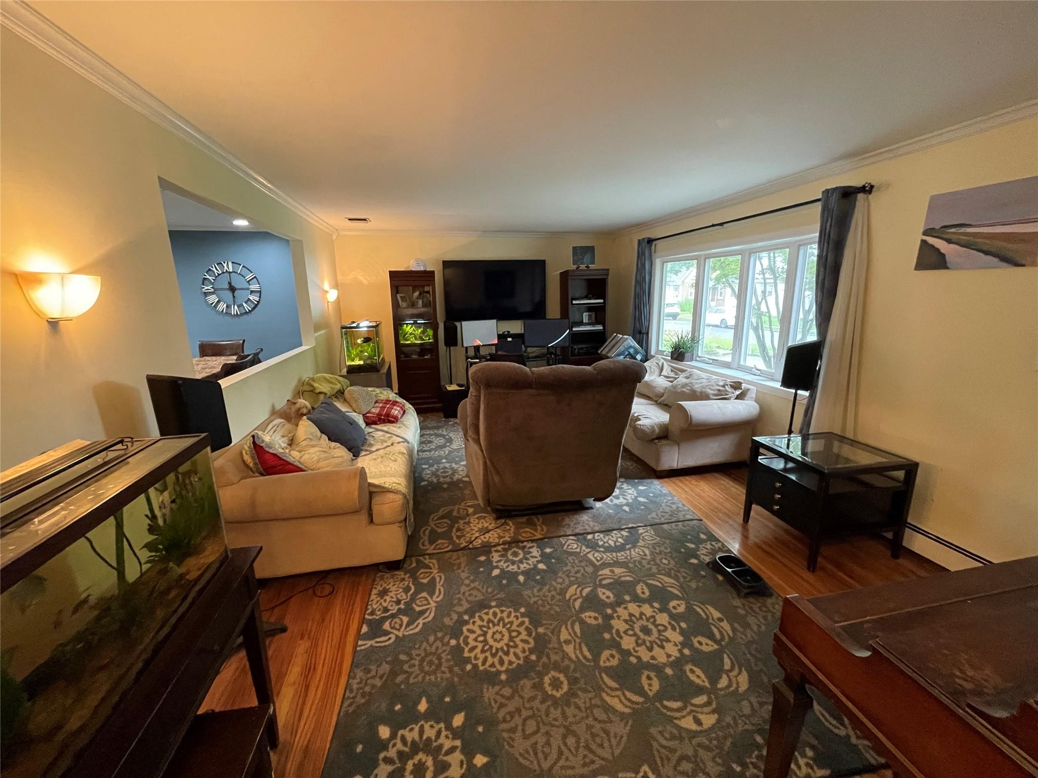 Lindenhurst, New York, 11757, United States, 3 Bedrooms Bedrooms, ,2 BathroomsBathrooms,Residential,For Sale,1920601