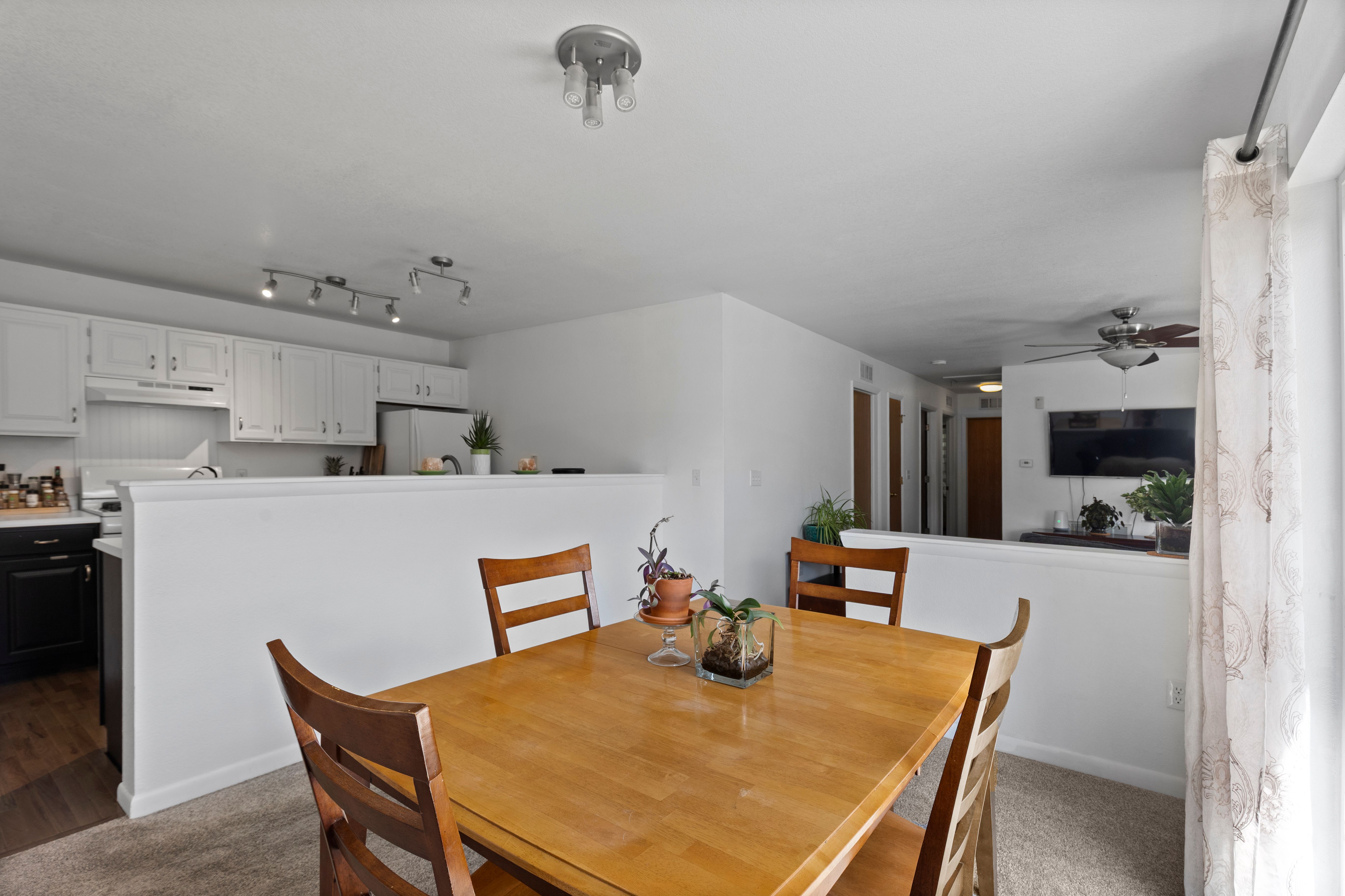  Beautiful Home Located in a Well-Loved Community - 物件實景