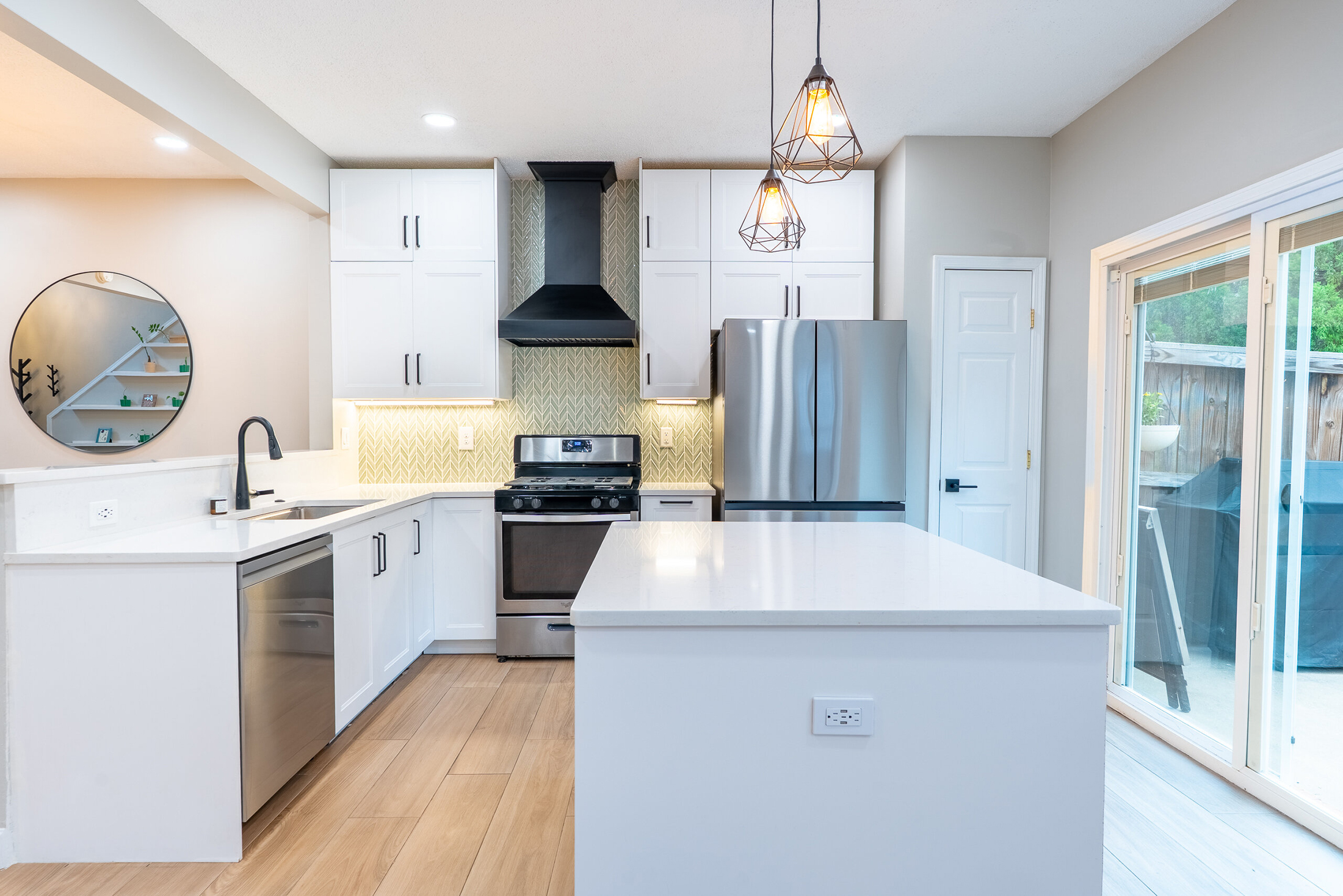  Beautifully Updated Townhome in Desirable Windward/Deerfield Area of Alpharetta - 物件實景