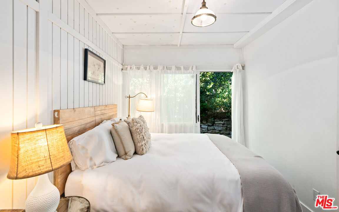 Malibu, California, 90265, United States, 3 Bedrooms Bedrooms, ,2 BathroomsBathrooms,Residential,For Sale,1992051