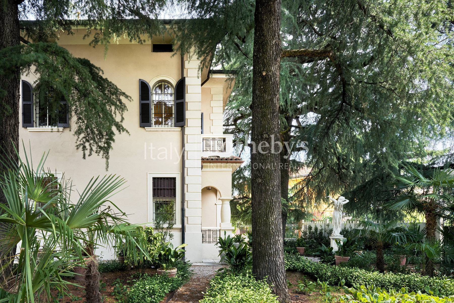  Restored Liberty Residence Set Within a Private Park - 物件實景