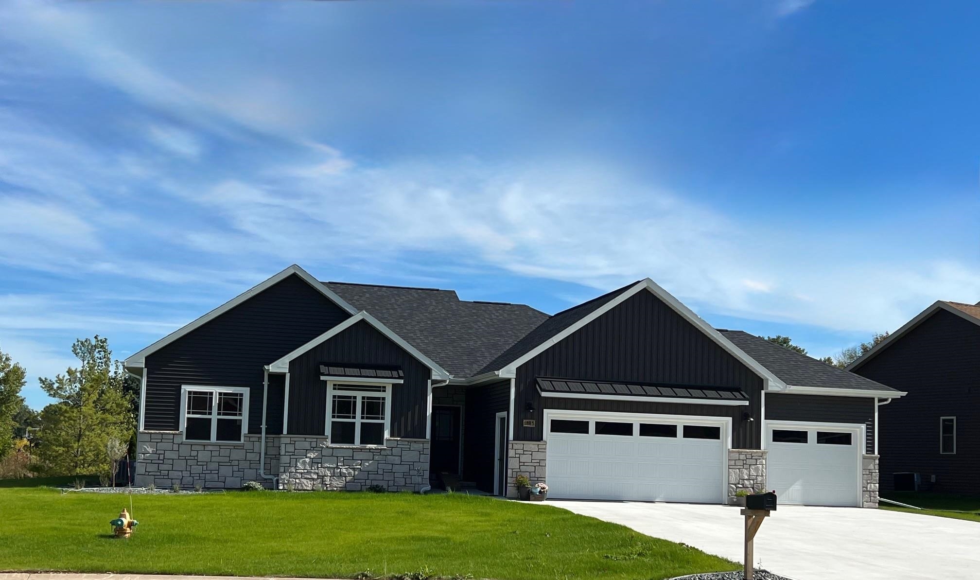 Neenah, Wisconsin, 54956-8964, United States, 4 Bedrooms Bedrooms, ,3 BathroomsBathrooms,Residential,For Sale,1846194