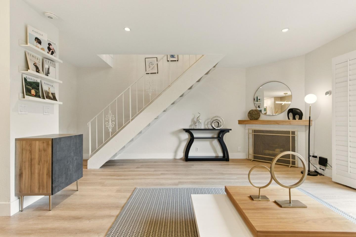 Redwood City, California, 94061, United States, 2 Bedrooms Bedrooms, ,2 BathroomsBathrooms,Residential,For Sale,1939349