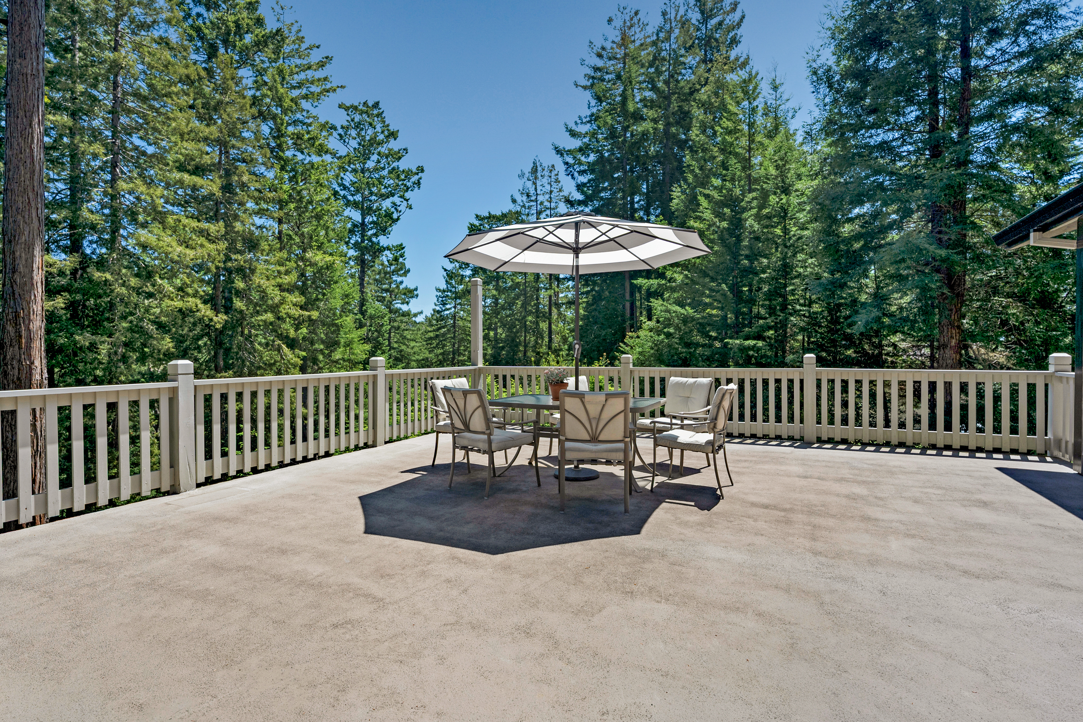  21995-21997 Ansel Court, Jenner, CA 95450 - 物件實景