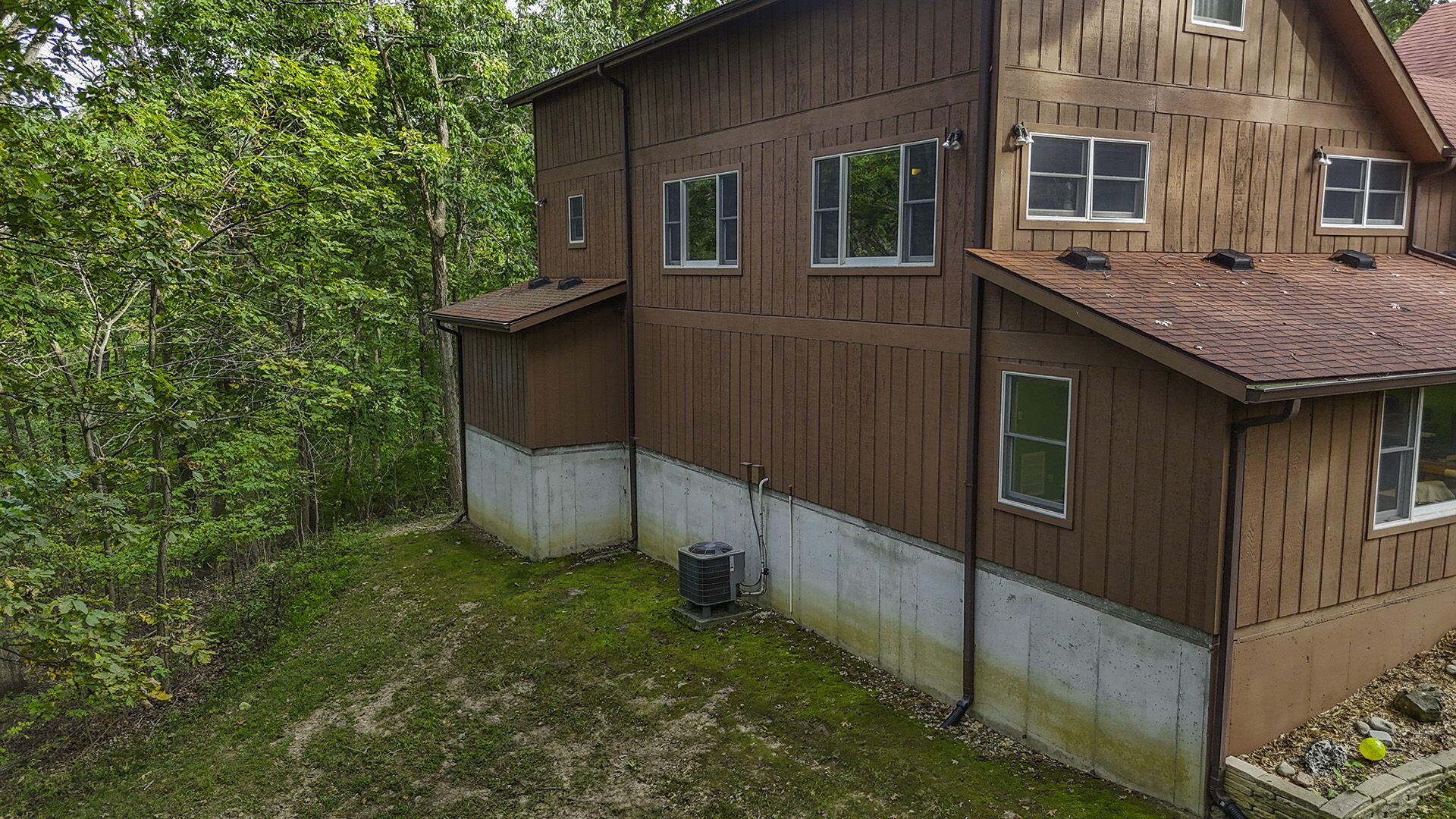 COLUMBIA, Missouri, 65203, United States, 5 Bedrooms Bedrooms, ,3 BathroomsBathrooms,Residential,For Sale,1975322