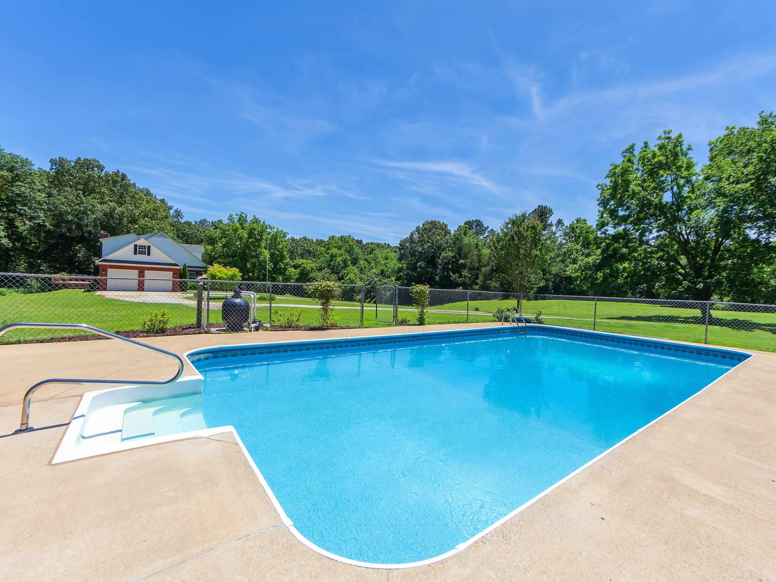 Medina, Tennessee, 38355, United States, 6 Bedrooms Bedrooms, ,4 BathroomsBathrooms,Residential,For Sale,1907793